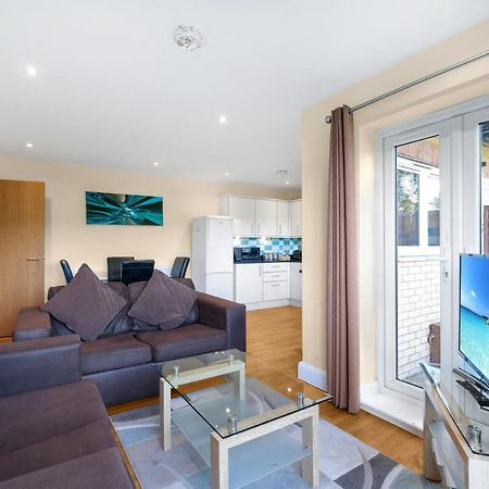London Heathrow Living Serviced Apartments By Ferndale Stanwell Exteriér fotografie