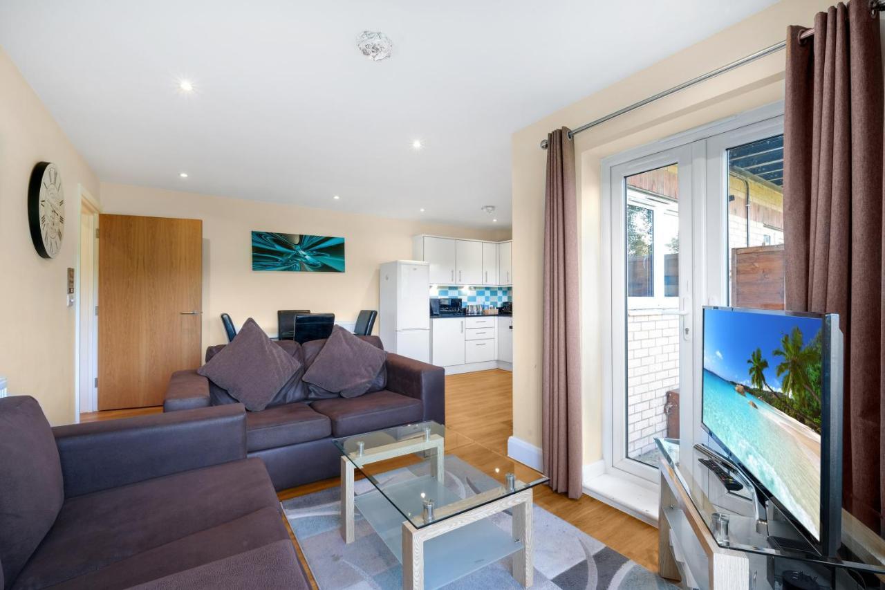 London Heathrow Living Serviced Apartments By Ferndale Stanwell Exteriér fotografie