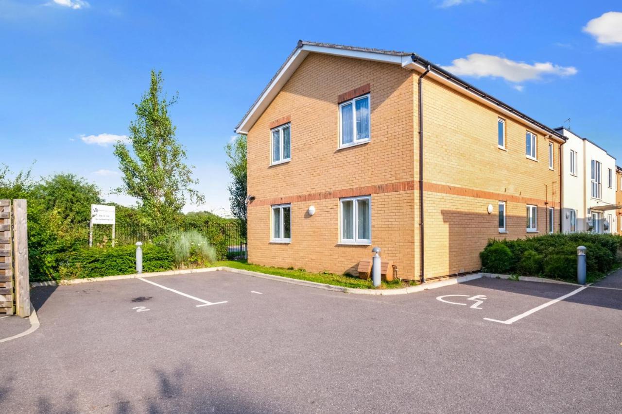 London Heathrow Living Serviced Apartments By Ferndale Stanwell Exteriér fotografie