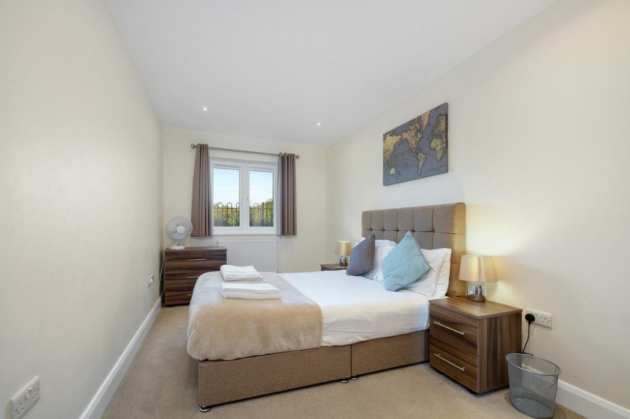 London Heathrow Living Serviced Apartments By Ferndale Stanwell Exteriér fotografie
