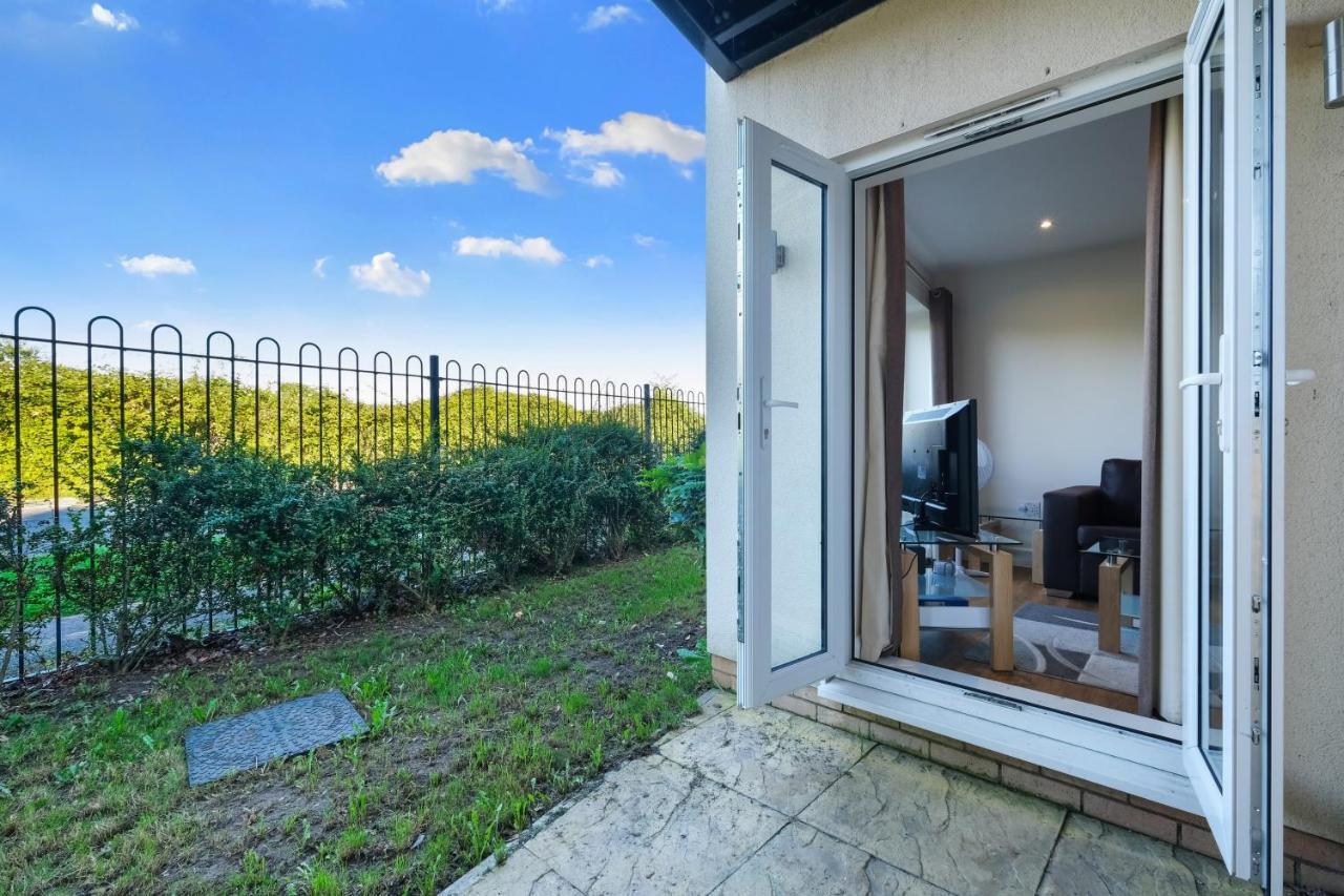 London Heathrow Living Serviced Apartments By Ferndale Stanwell Exteriér fotografie