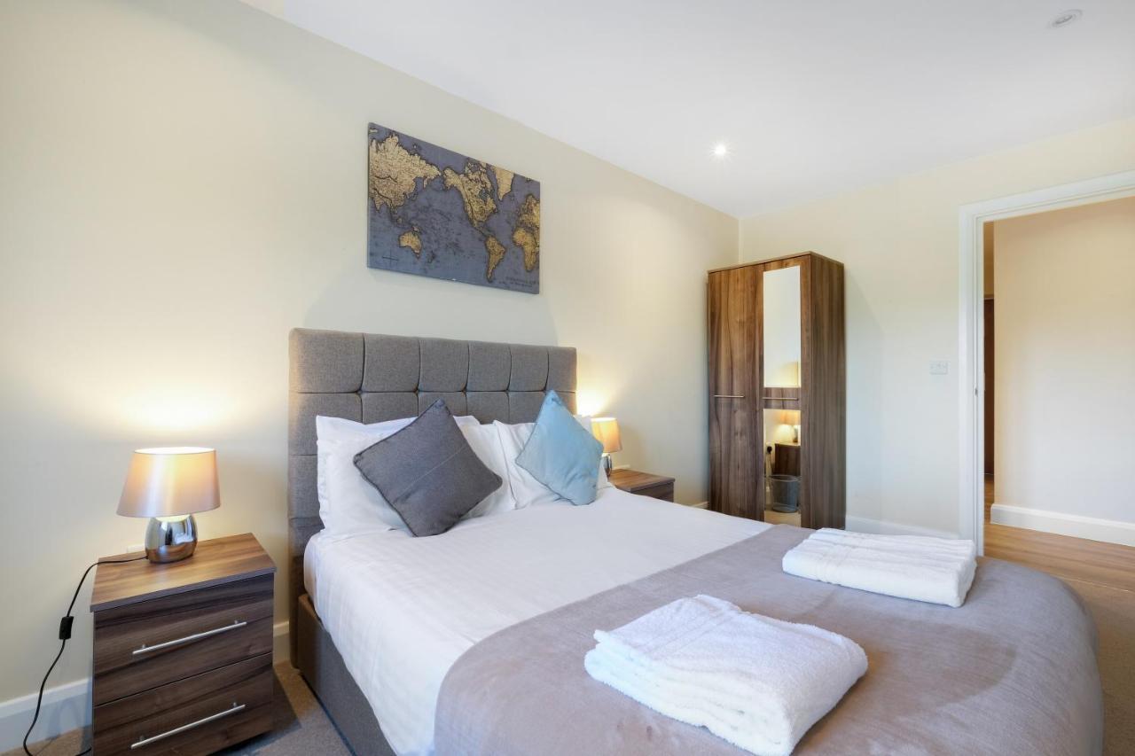 London Heathrow Living Serviced Apartments By Ferndale Stanwell Exteriér fotografie