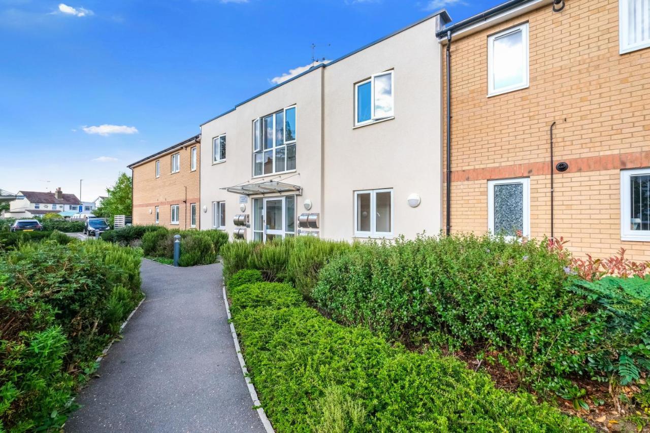 London Heathrow Living Serviced Apartments By Ferndale Stanwell Exteriér fotografie
