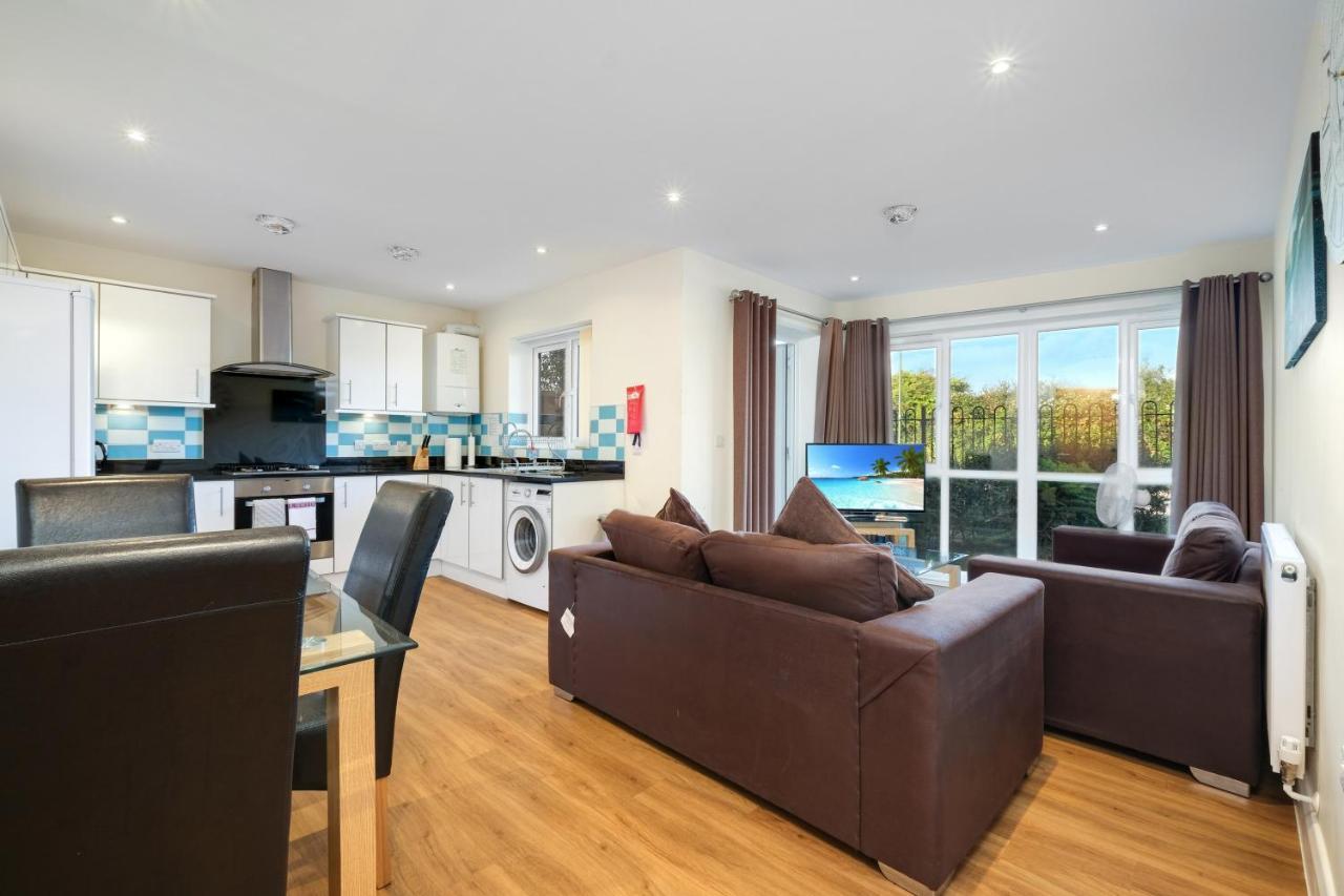 London Heathrow Living Serviced Apartments By Ferndale Stanwell Exteriér fotografie