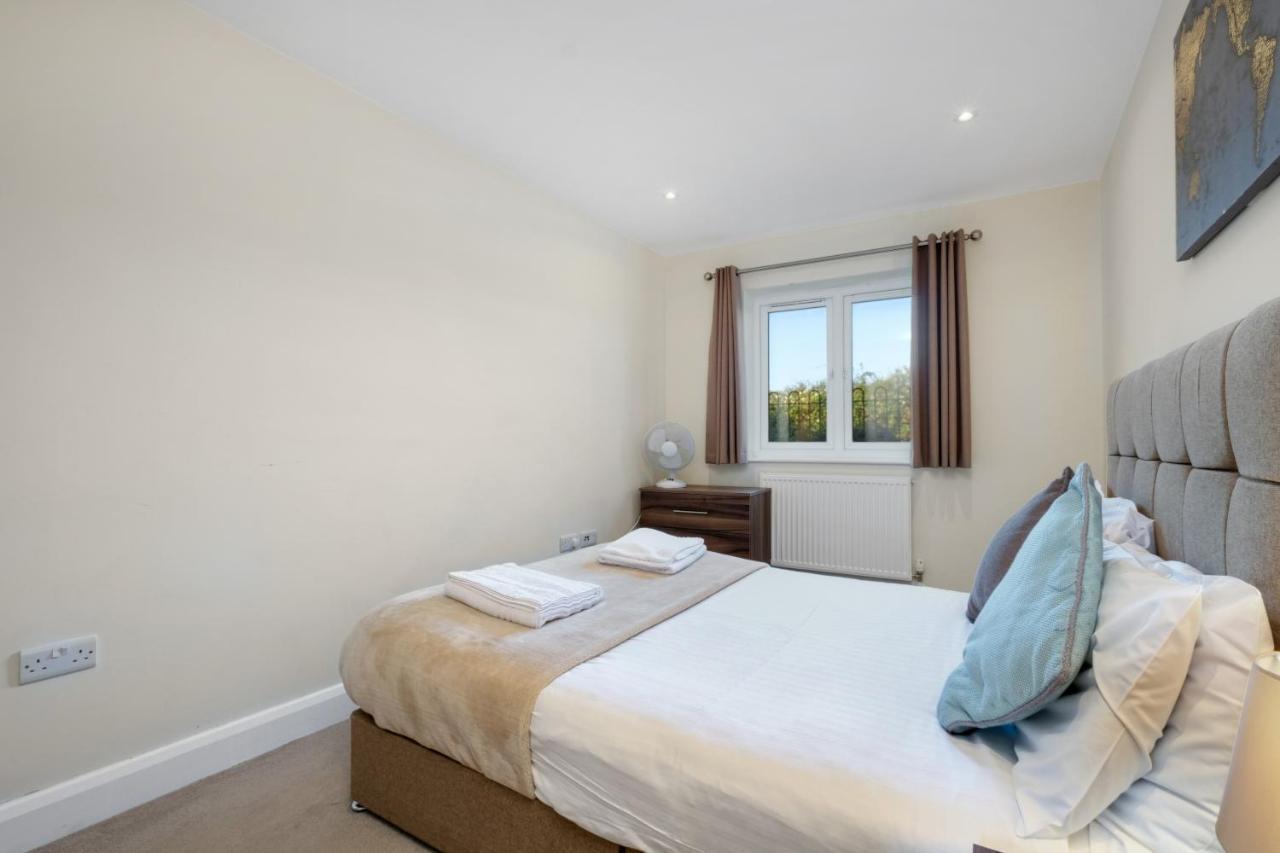 London Heathrow Living Serviced Apartments By Ferndale Stanwell Exteriér fotografie