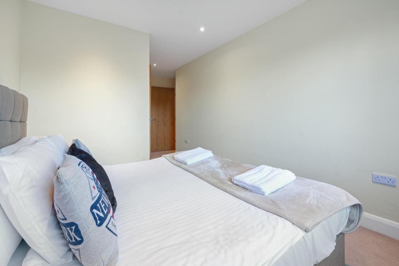 London Heathrow Living Serviced Apartments By Ferndale Stanwell Exteriér fotografie