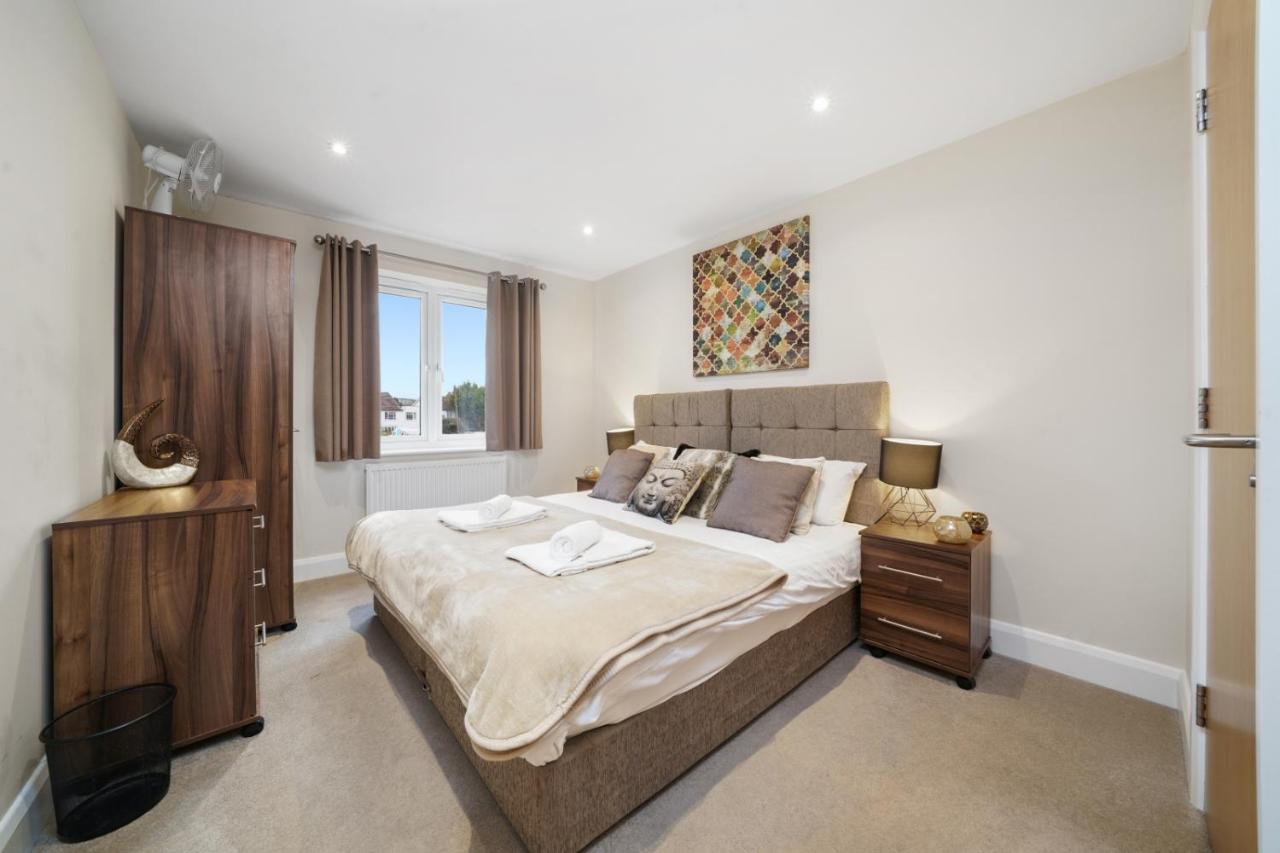 London Heathrow Living Serviced Apartments By Ferndale Stanwell Exteriér fotografie
