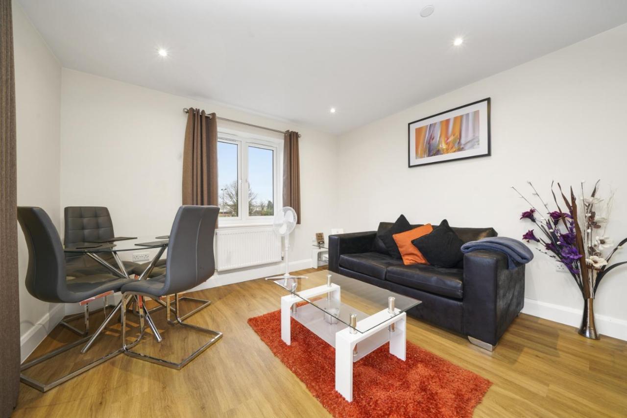 London Heathrow Living Serviced Apartments By Ferndale Stanwell Exteriér fotografie