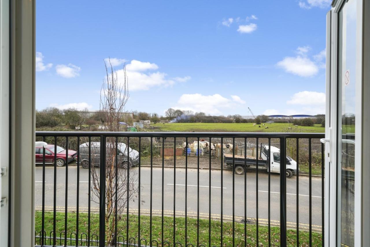 London Heathrow Living Serviced Apartments By Ferndale Stanwell Exteriér fotografie