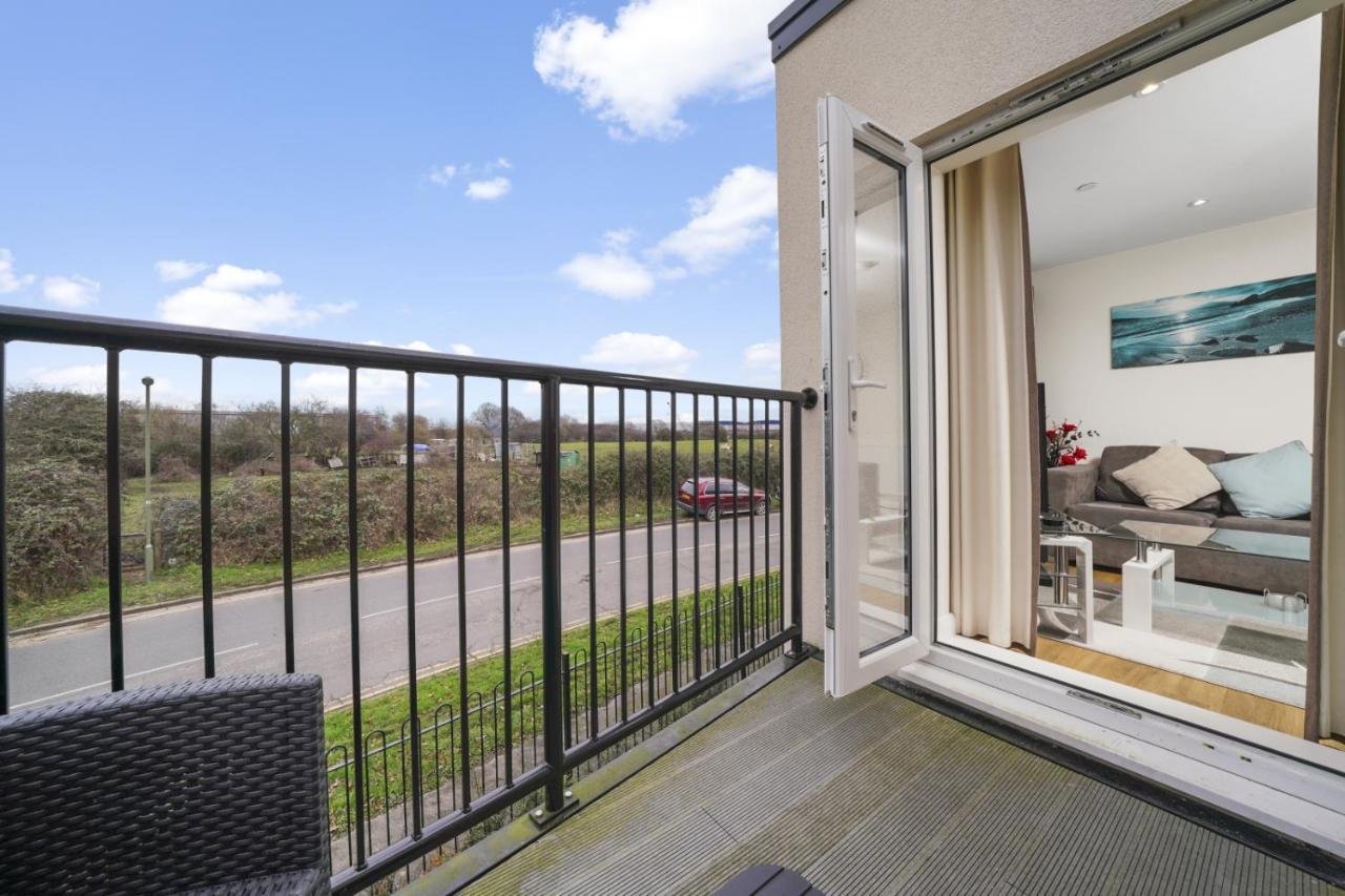 London Heathrow Living Serviced Apartments By Ferndale Stanwell Exteriér fotografie