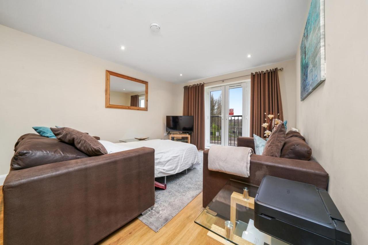 London Heathrow Living Serviced Apartments By Ferndale Stanwell Exteriér fotografie