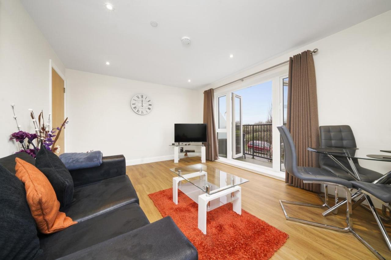 London Heathrow Living Serviced Apartments By Ferndale Stanwell Exteriér fotografie