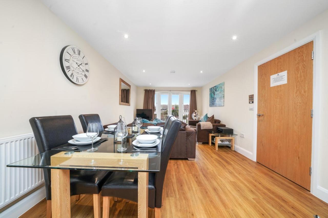 London Heathrow Living Serviced Apartments By Ferndale Stanwell Exteriér fotografie
