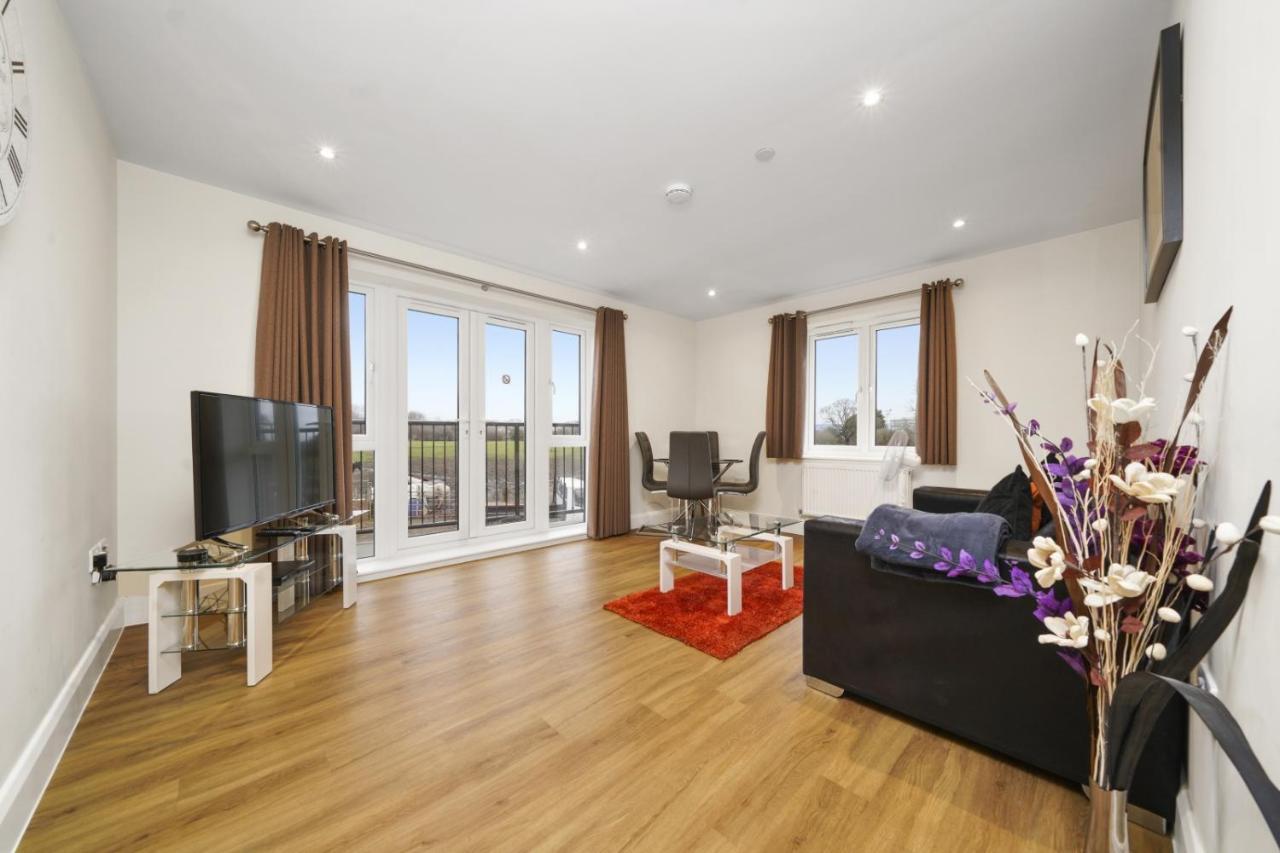London Heathrow Living Serviced Apartments By Ferndale Stanwell Exteriér fotografie