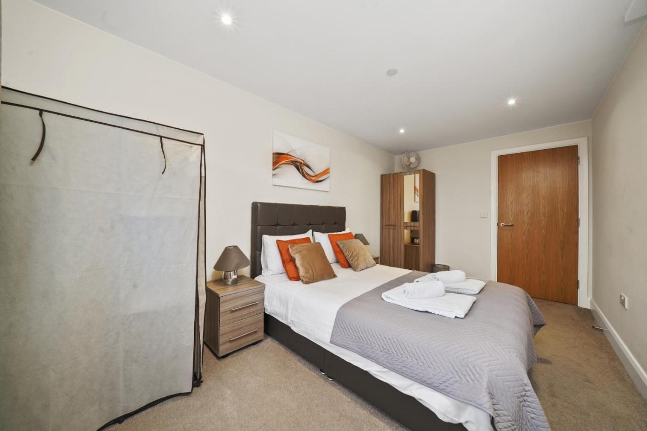 London Heathrow Living Serviced Apartments By Ferndale Stanwell Exteriér fotografie