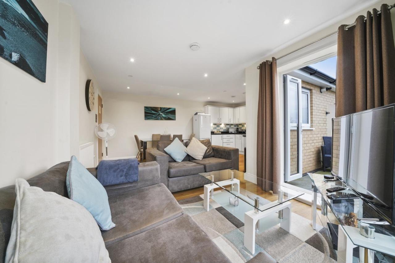 London Heathrow Living Serviced Apartments By Ferndale Stanwell Exteriér fotografie