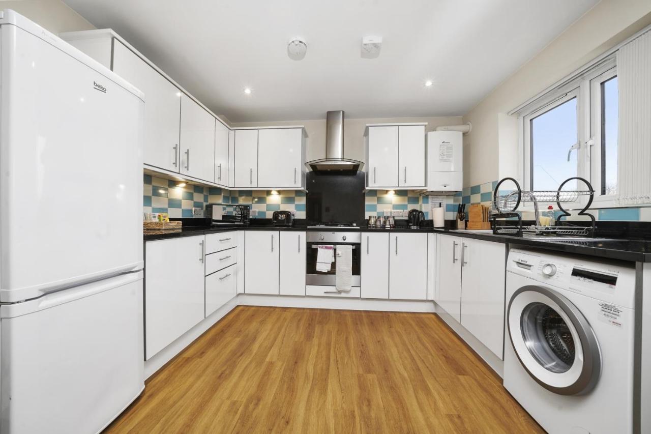 London Heathrow Living Serviced Apartments By Ferndale Stanwell Exteriér fotografie