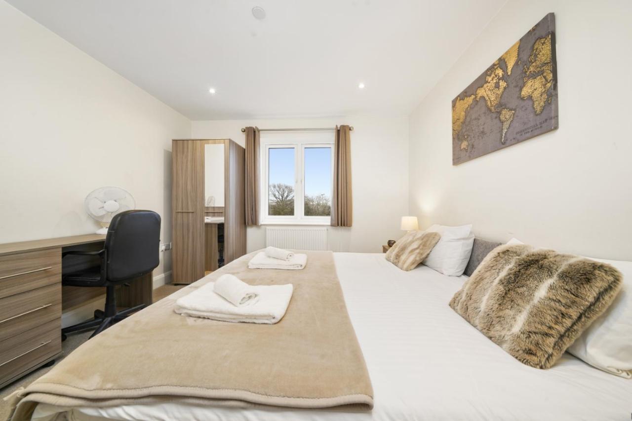 London Heathrow Living Serviced Apartments By Ferndale Stanwell Exteriér fotografie