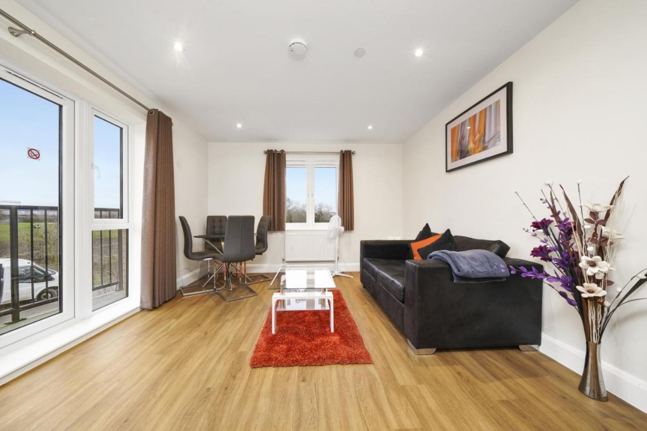 London Heathrow Living Serviced Apartments By Ferndale Stanwell Exteriér fotografie