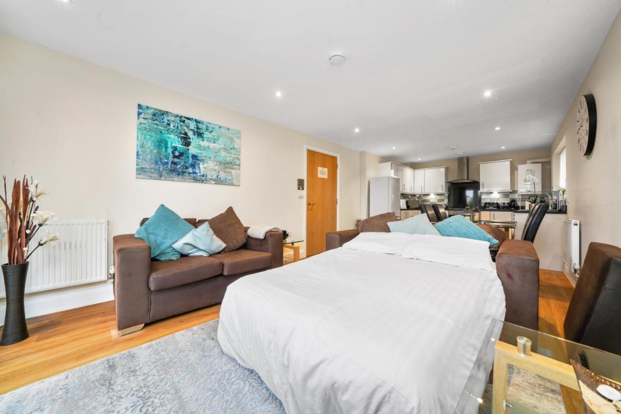 London Heathrow Living Serviced Apartments By Ferndale Stanwell Exteriér fotografie