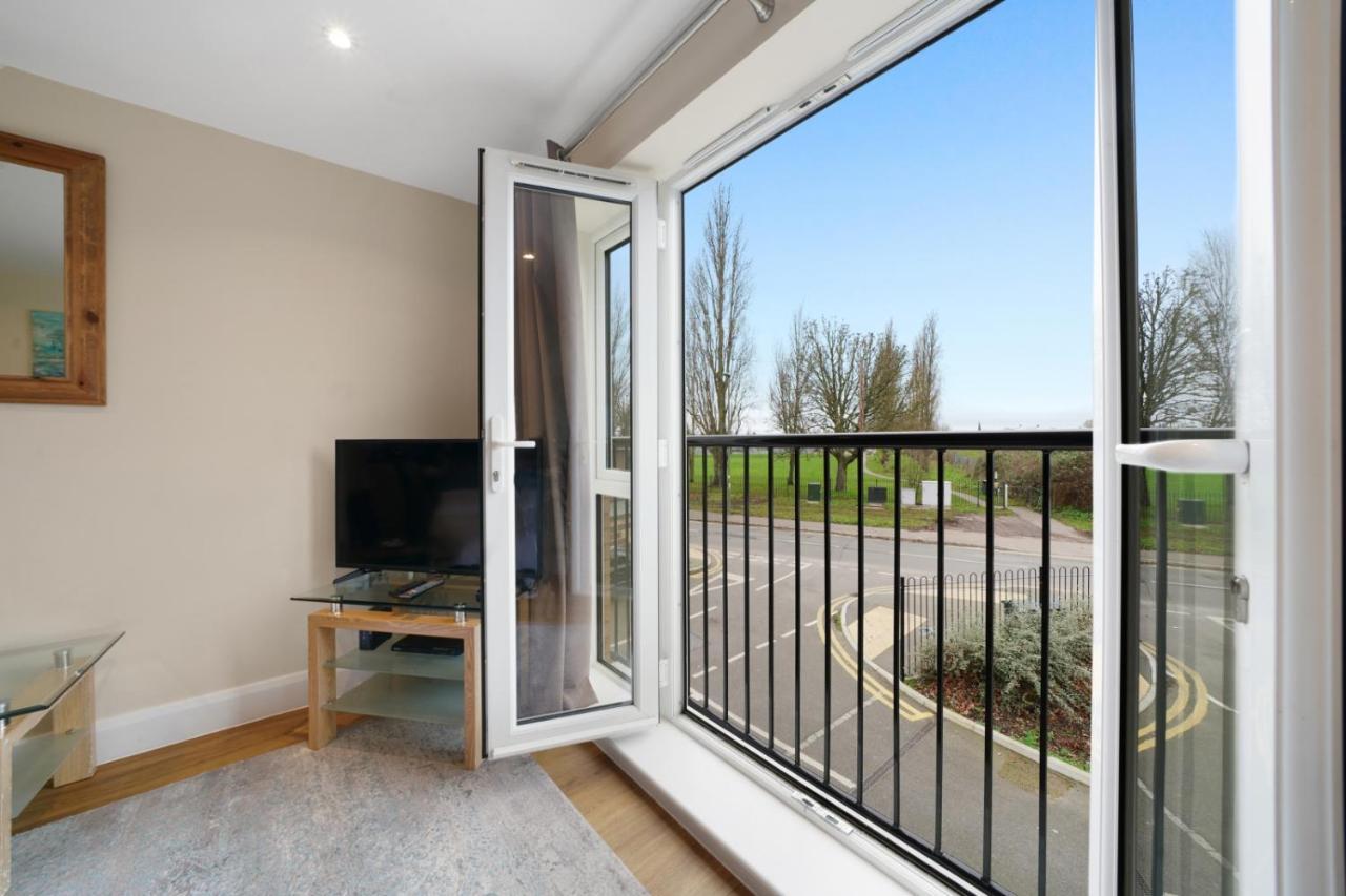 London Heathrow Living Serviced Apartments By Ferndale Stanwell Exteriér fotografie