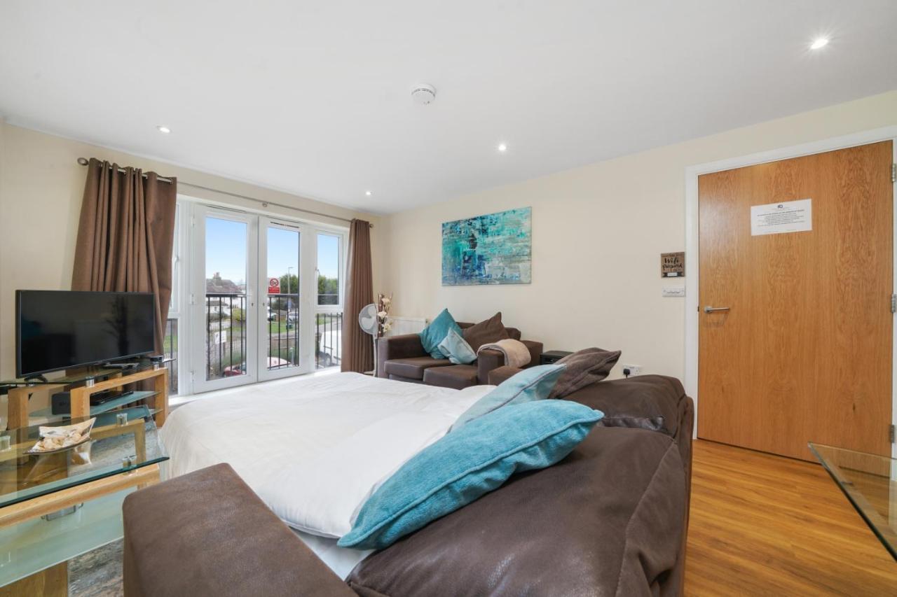London Heathrow Living Serviced Apartments By Ferndale Stanwell Exteriér fotografie