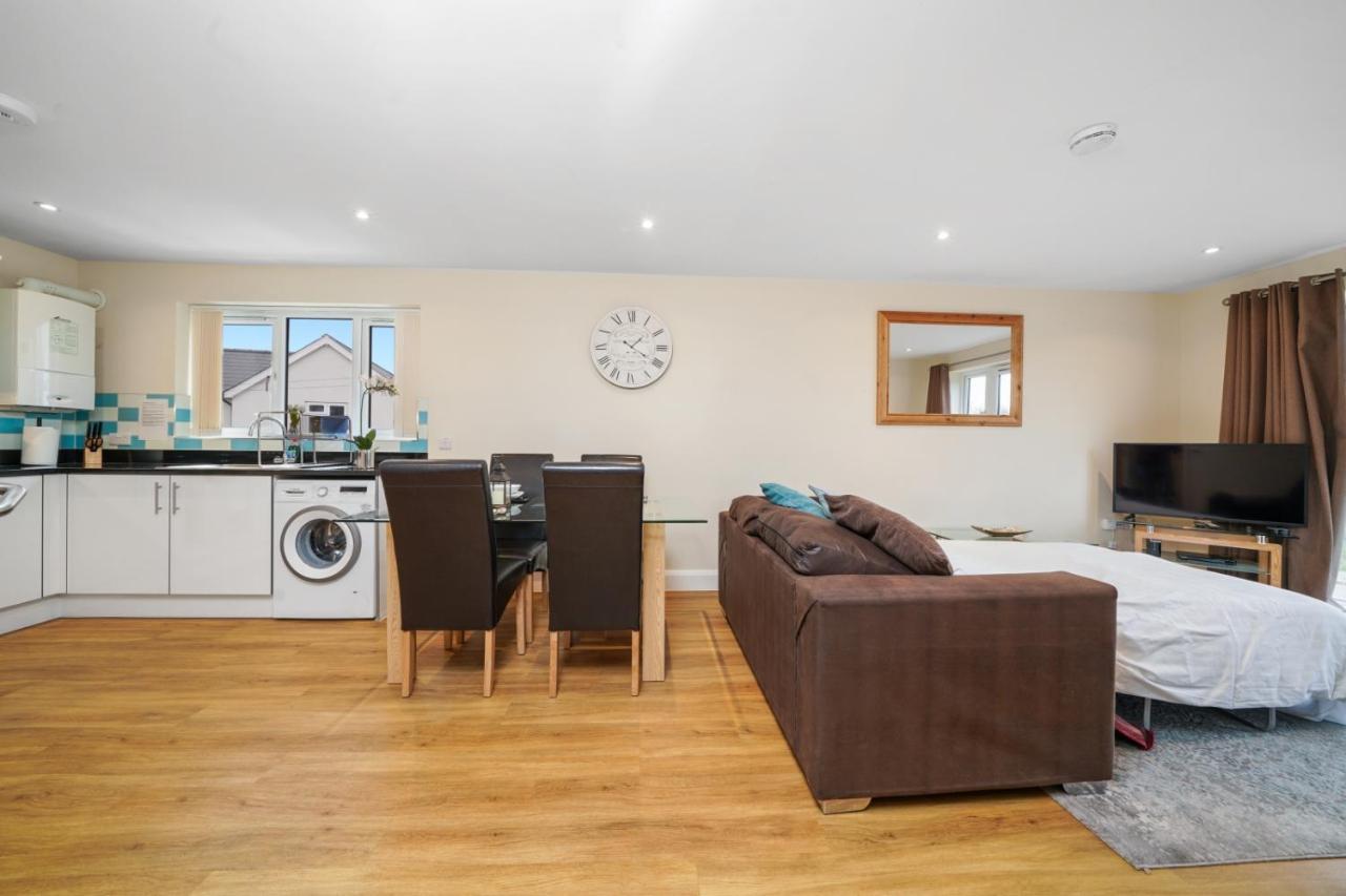 London Heathrow Living Serviced Apartments By Ferndale Stanwell Exteriér fotografie