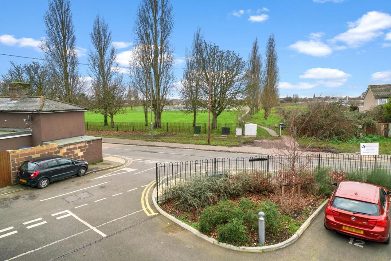 London Heathrow Living Serviced Apartments By Ferndale Stanwell Exteriér fotografie